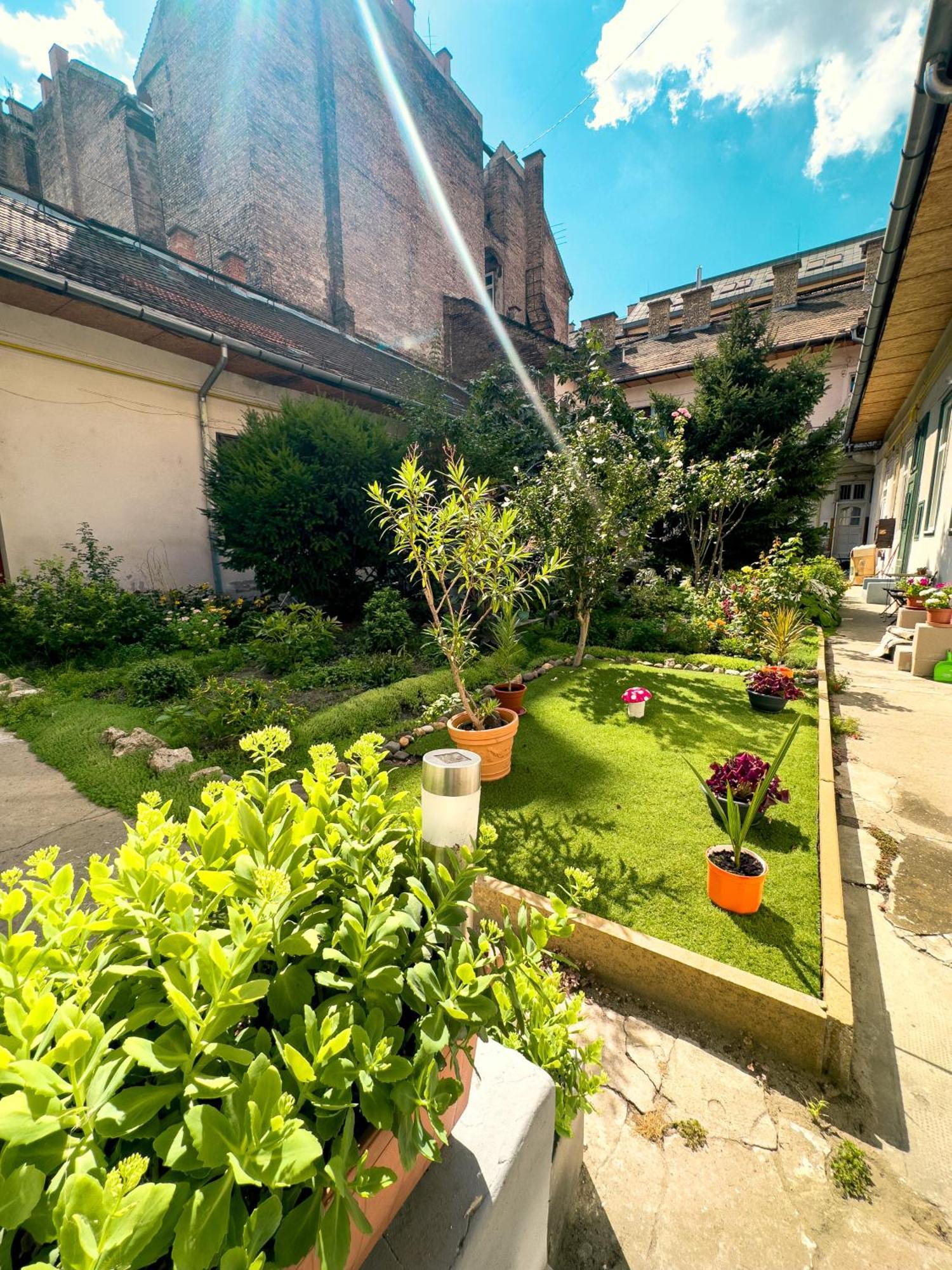 Urban Studio With Private Garden Near Andrassy Будапеща Екстериор снимка